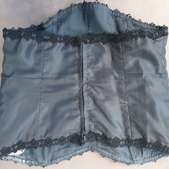 Corset and full length skirt - Picture 3 of 10